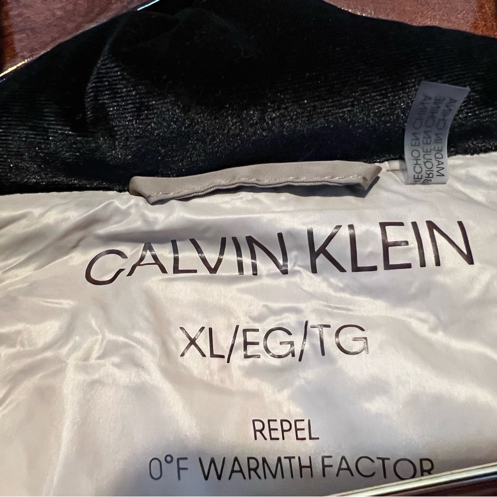 Calvin Klein Puffer Coat with faux fur trimmed hood - Size XL - New. Ta… - Picture 10 of 16